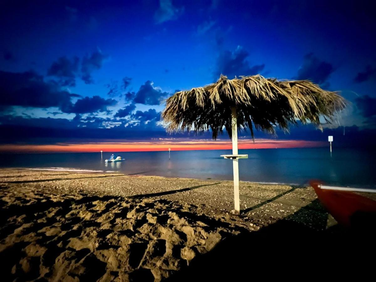 Bella Alba Apartment On The Beach Alba Adriatica Exteriér fotografie